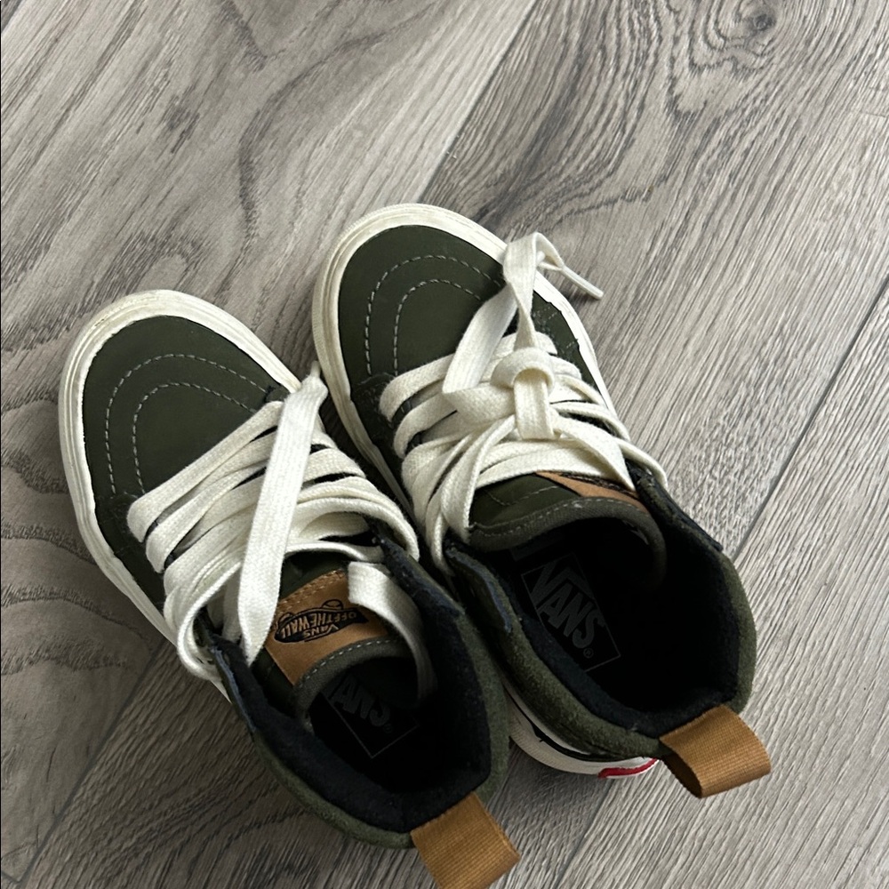 Vans Kids Sneakers in Olive and White
